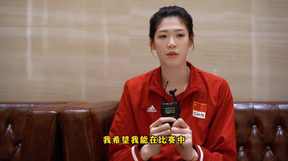 班长用她的玉足白丝帮我爽